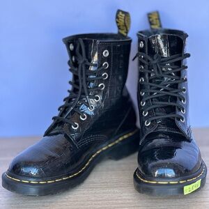 #2846 Doc Martens 1460 Black Croc Embossed Patent Leather Boots US 6
